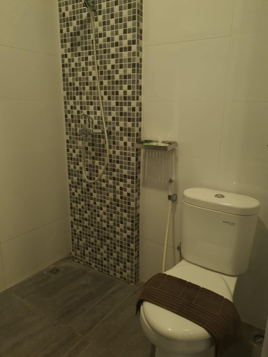 Bathroom 5, Ms Snack Point Bed & Breakfast, Badung