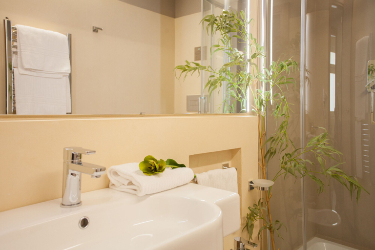 Bathroom 4, Hotel Italia, Cagliari