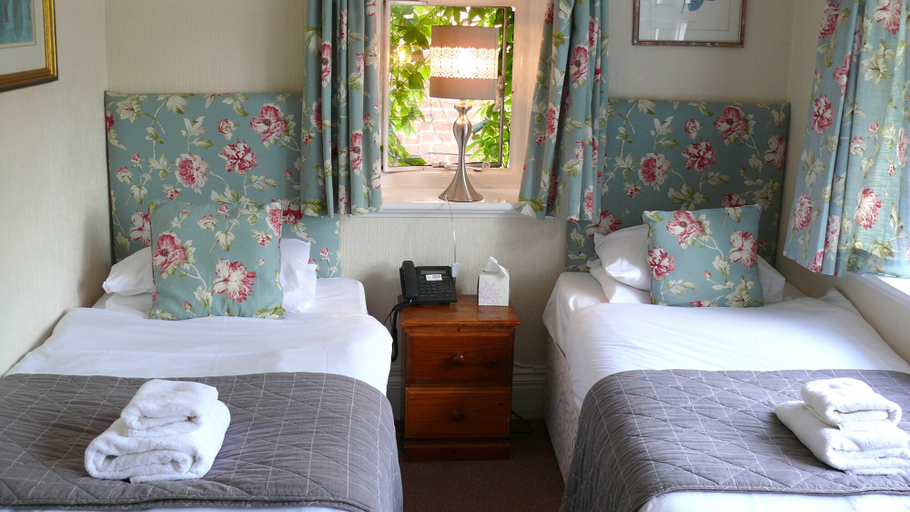 Bedroom 3, Chester Court Hotel, Cheshire West and Chester
