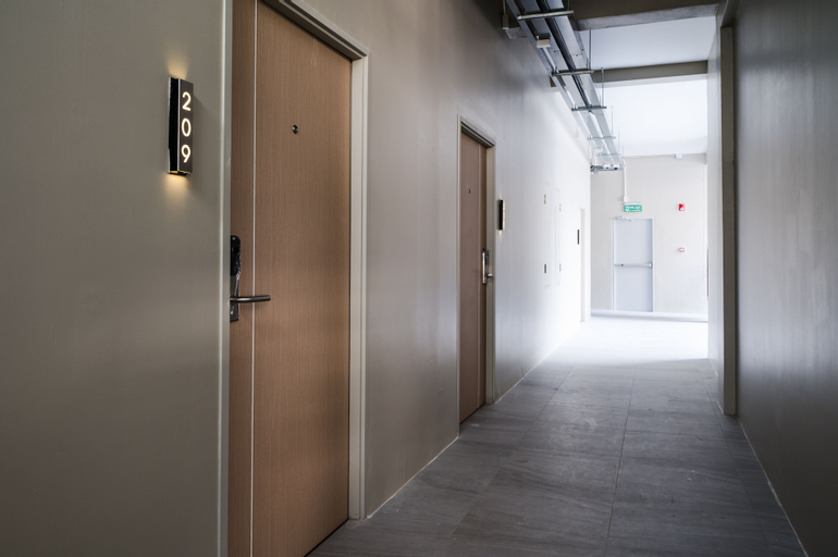 Others 5, College Haus, Ratchathewi