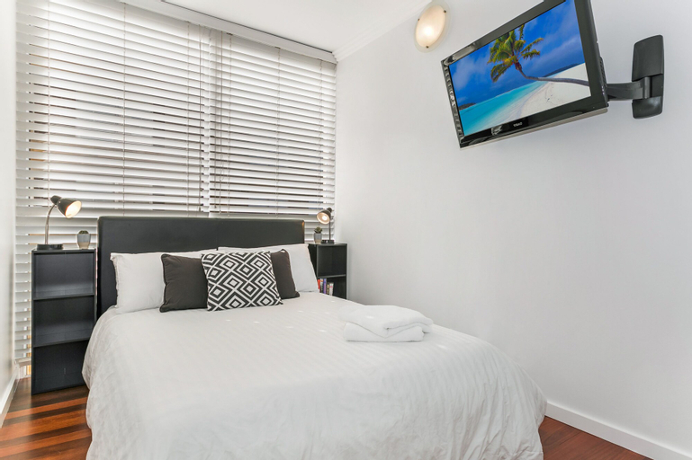 Bedroom 2, Beachfront on Golden Mile, Manly