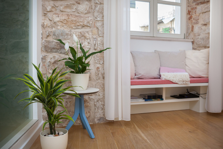 Others 5, That Place, Trogir