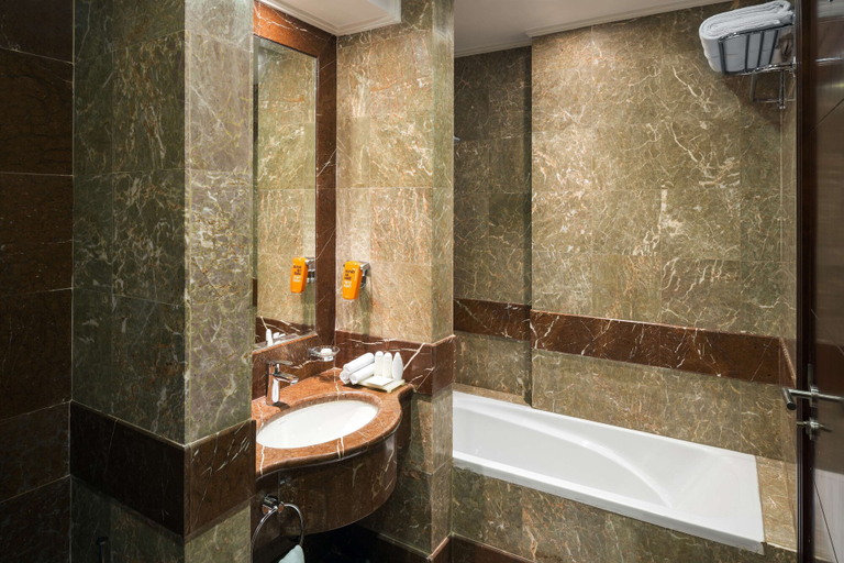 Bathroom 5, Park Inn by Radisson, Makkah Al Naseem, Makkah