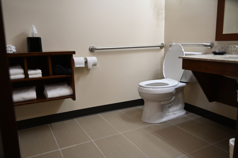 Bathroom 5, Giles Hotel Inn & Suites, Giles