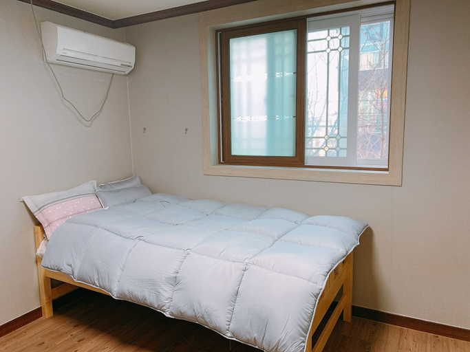 Bedroom 4, Ulsan Guesthouse by Sleeping Pong - Hostel, Dong