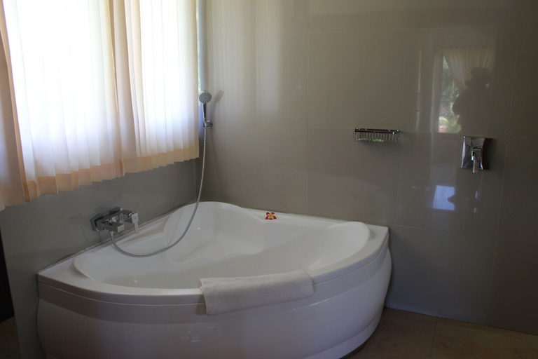 Bathroom 4, Arya Amed Beach Resort and Dive Center, Karangasem