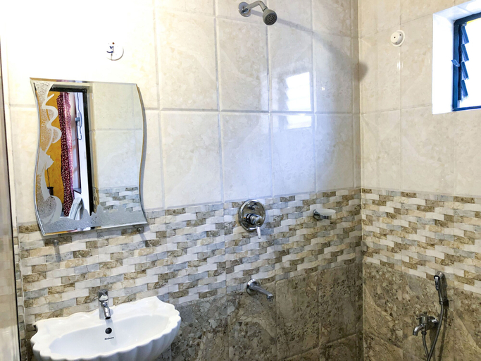 Bathroom 4, Veronica Guest House, North Goa