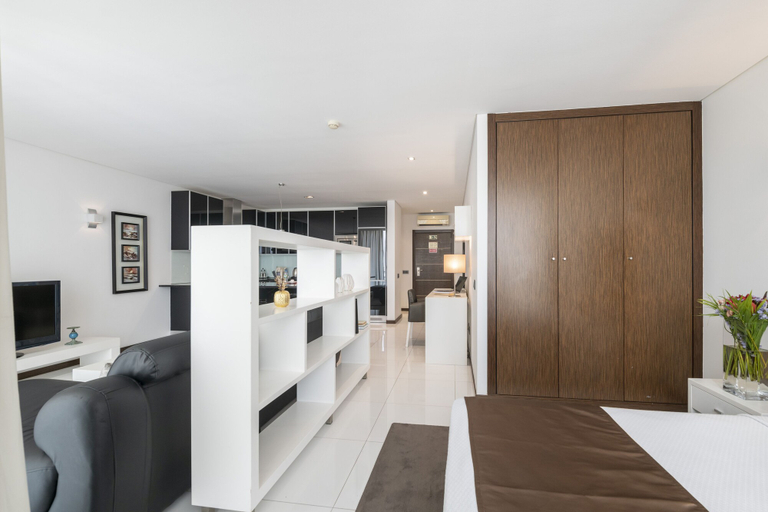 Bedroom 3, RK Suite Hotel, Ingombota