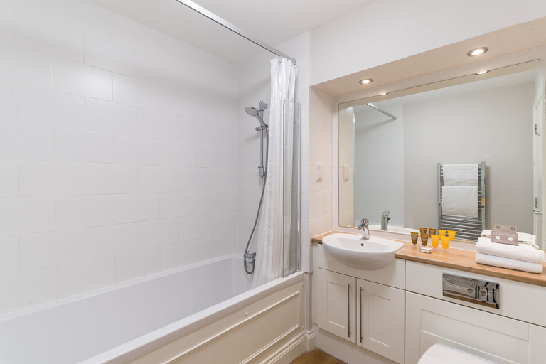 Bathroom 5, Beaulieu Hotel, Hampshire