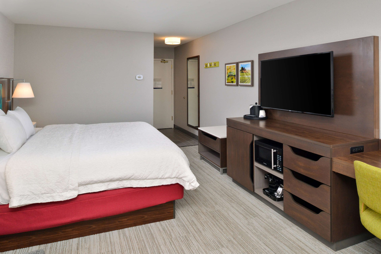 Bedroom 2, Hampton Inn LaPorte IN, LaPorte