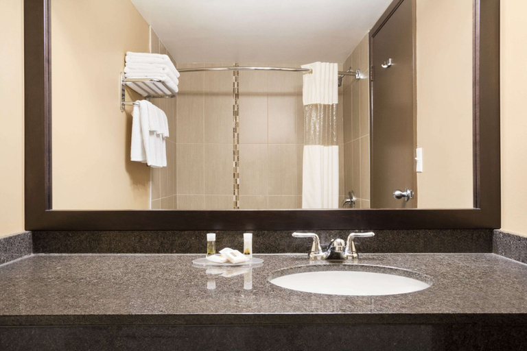 Bathroom 5, Days Inn by Wyndham Calgary Northwest, Division No. 6