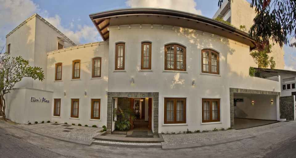 Exterior & Views