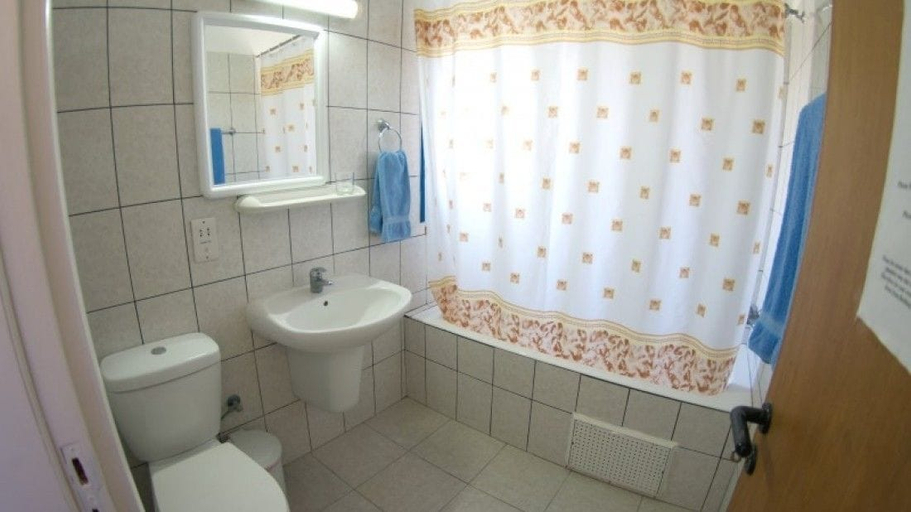 Bathroom 4, Hylatio Tourist Village
