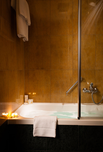 Bathroom 5, Hotel Globo, Split