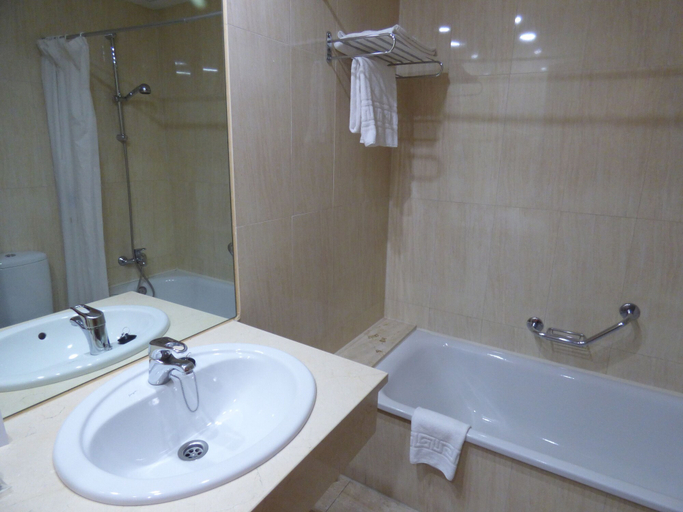 Bathroom 4, Eco Via Lusitana, Madrid