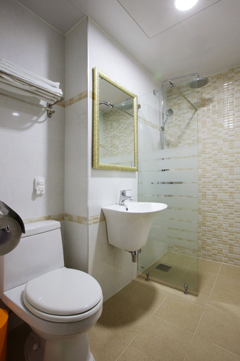 Bathroom 5, Ewha Hotel, Jeju