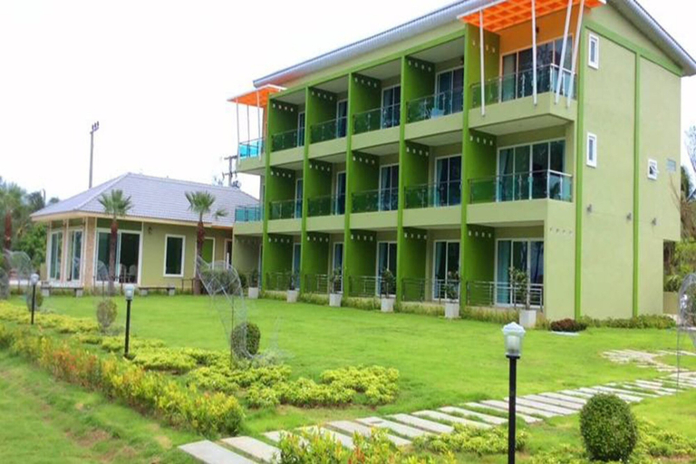 Exterior & Views