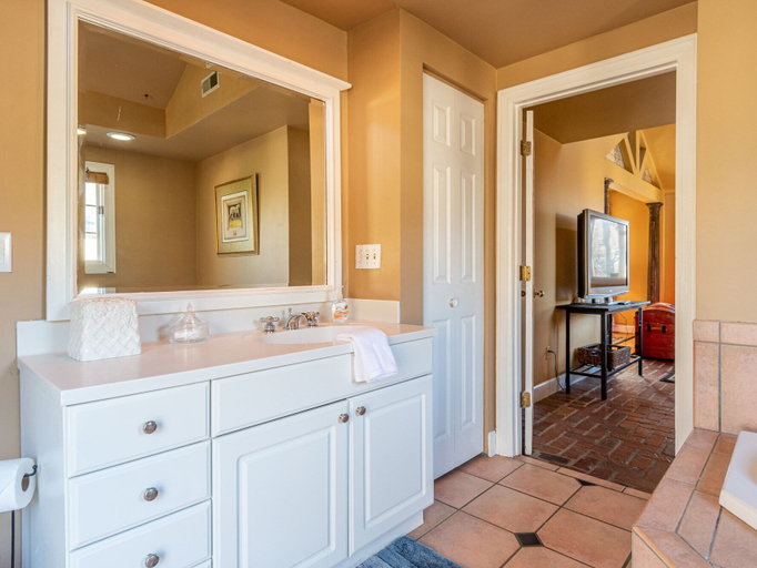 Bathroom 4, Green Hills Hideaway, Davidson