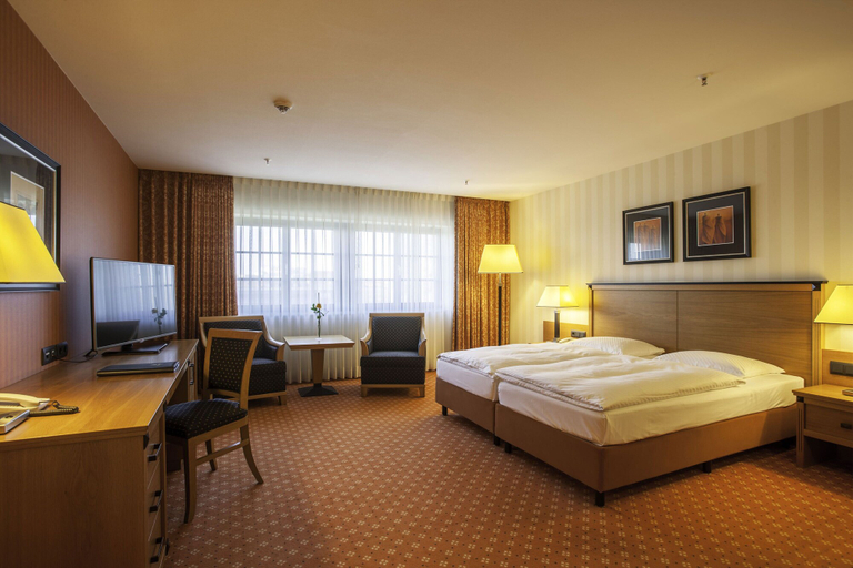 Bedroom 2, Maritim Hotel & Internationales Congress Center Dresden, Dresden