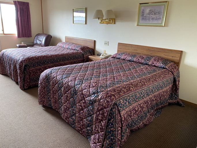 Bedroom 2, AmeriVu Inn and Suites, Price