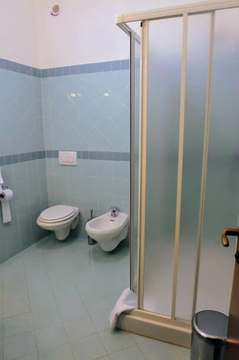 Bathroom 5, Hotel Albergo Italia, Siena