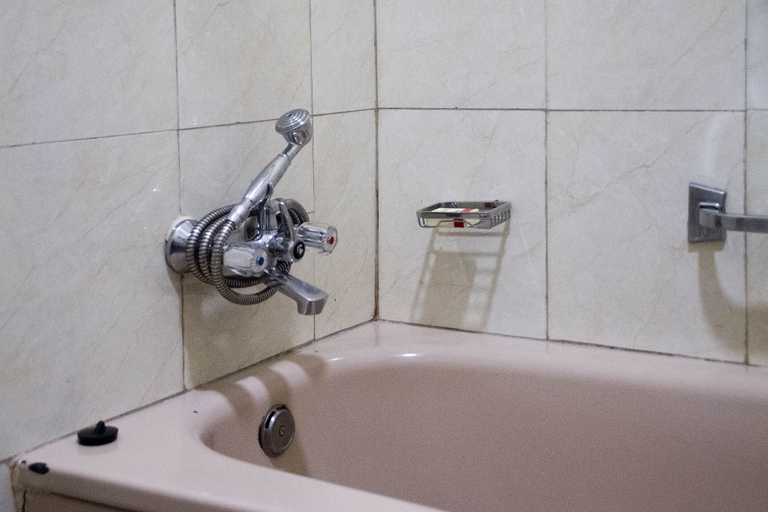 Bathroom 5, Lake View Resort Hotel, Mbarara