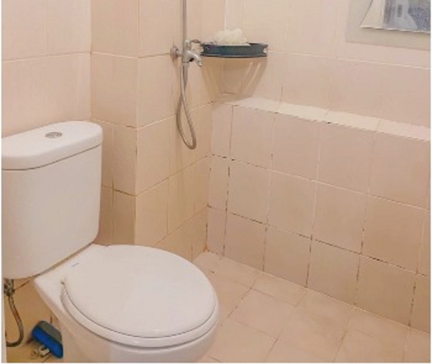 Bathroom 5, Apartemen Kalibata City by DR Property, South Jakarta
