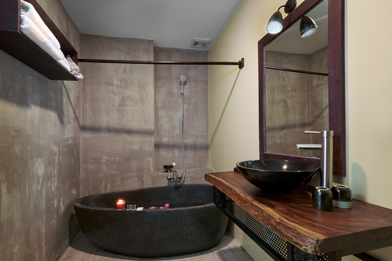 Bathroom 5, Monsoon Bassac Hotel, Phnom Penh