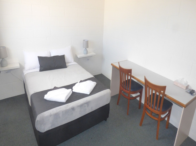 Bedroom 2, Banjo Paterson Motor Inn, Rosslea
