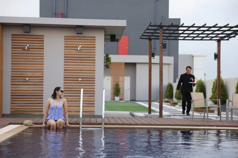 Exterior & Views 26
