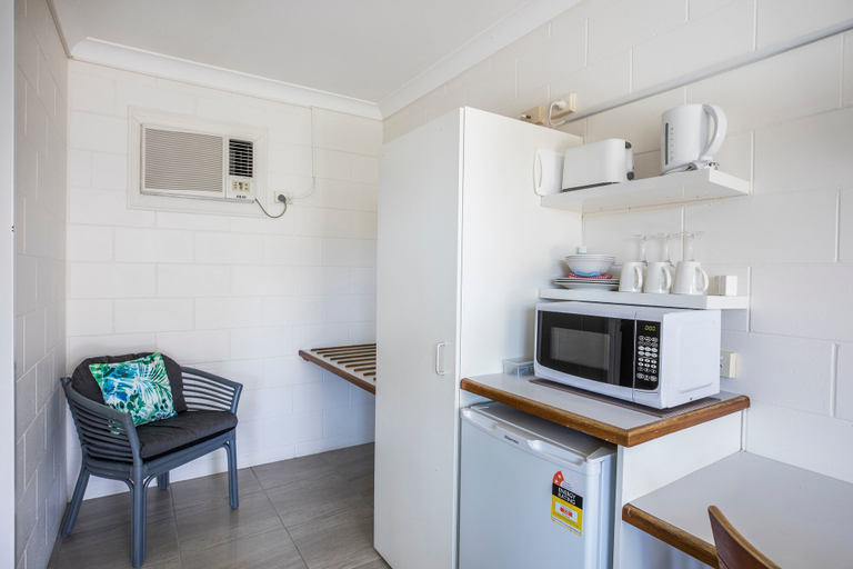Others 5, Banjo Paterson Motor Inn, Rosslea