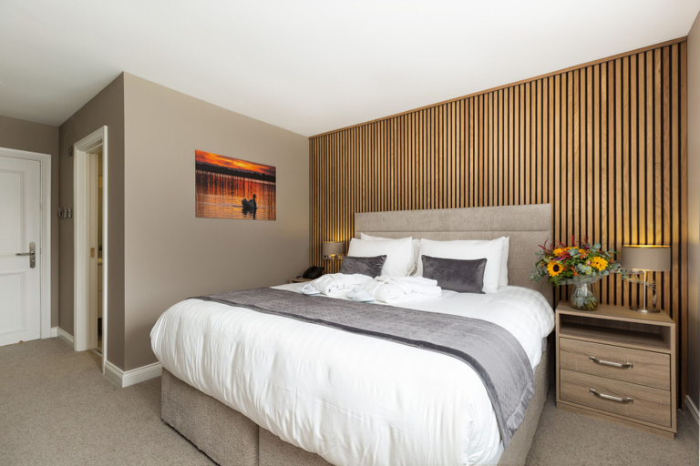 Bedroom 4, Castle Varagh Hotel & Bar
