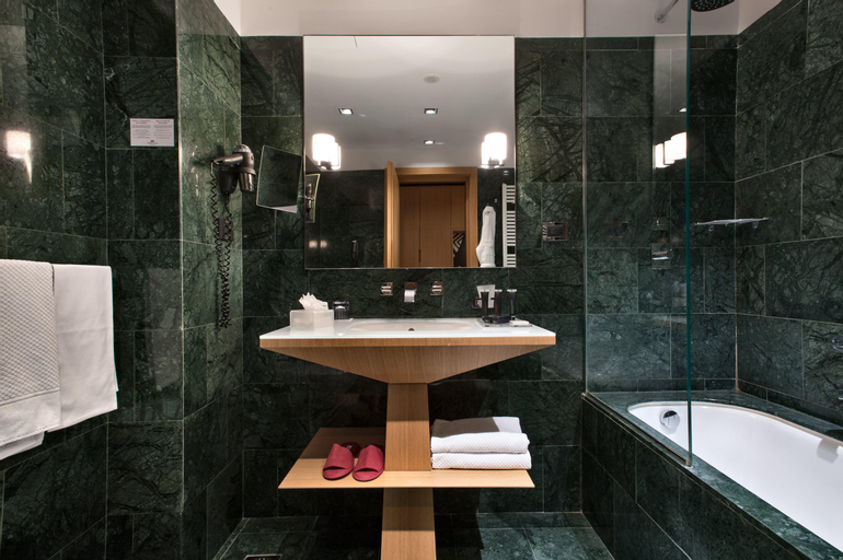 Bathroom 19