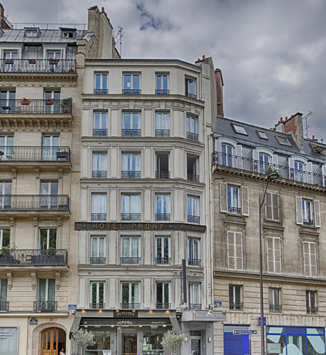 Hotel Avama Prony, Paris
