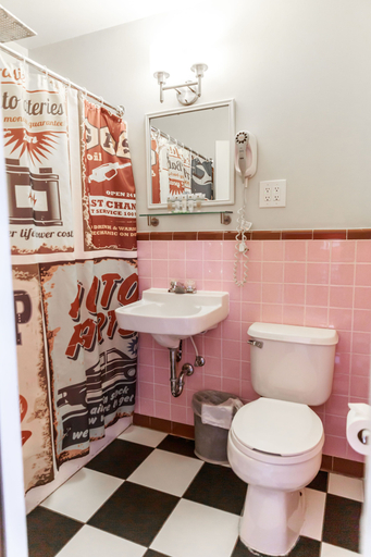 Bathroom 3, Retro Inn at Mesa Verde, Montezuma