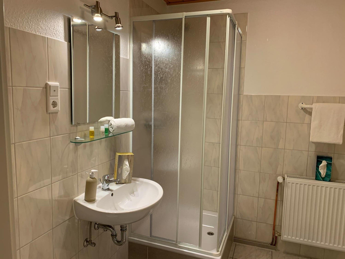 Bathroom 5, Hotel Alt-Lennep, Remscheid
