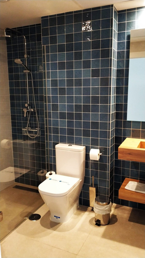 Bathroom 4, Ahoy Apartments, Alicante