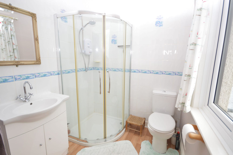 Bathroom, Wilbercote, Isle of Wight
