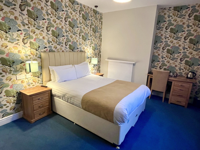 Bedroom 5, Blue Piano, Birmingham