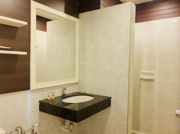 Bathroom 4, New Travel Lodge Hotel, Muang Chanthaburi