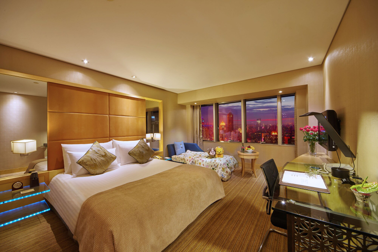 Bedroom 3, Jin Jiang Tower, Shanghai
