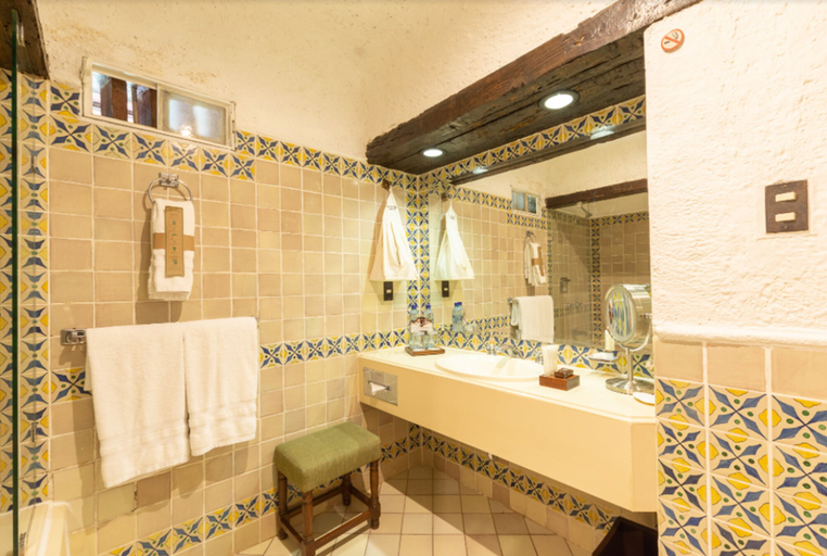 Bathroom 5, Hotel Museo Spa Casa Santo Domingo, Antigua Guatemala