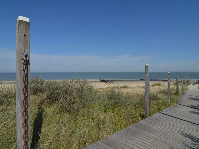 Others 3, Spacious Apartment in Nieuwvliet near Sea, Sluis