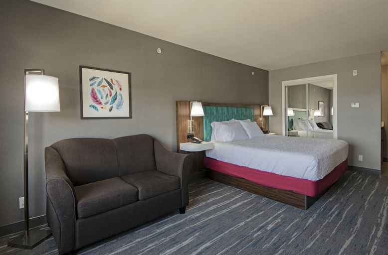 Bedroom 3, Hampton Inn by Hilton Kamloops, Thompson-Nicola