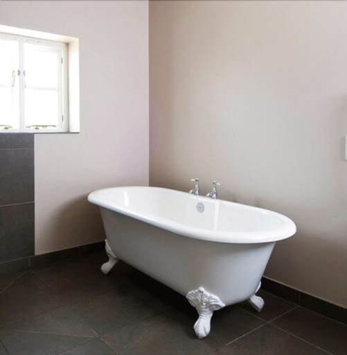 Bathroom 4, The Ship at Dunwich, Suffolk