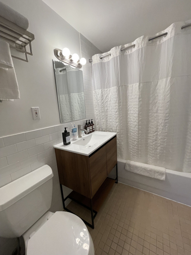 Bathroom 5, Hotel Mimosa, New York