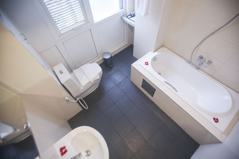 Bathroom 4, Grace Treasure Hotel, Yangon