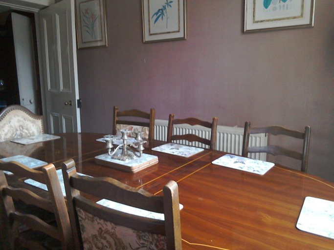 Others 5, 6-bed House in Snowdonia With Your own Private pub, Gwynedd
