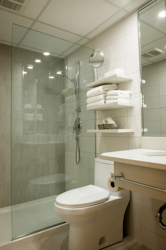 Bathroom 4, Hôtel Castel, La Haute-Yamaska