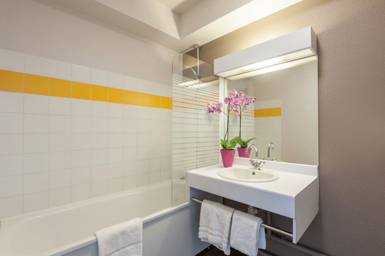 Bathroom 4, Appart'city Classic Lyon Part Dieu Garibaldi, Rhône
